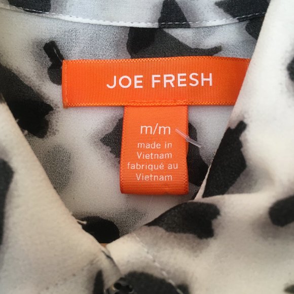 Collared, B&W leopard print blouse - Picture 3 of 4